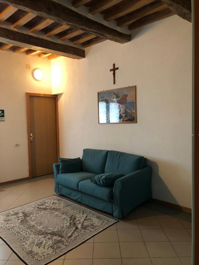 Residenza Pitigliano Gens Petilia - Nuova Gestione Otel Dış mekan fotoğraf