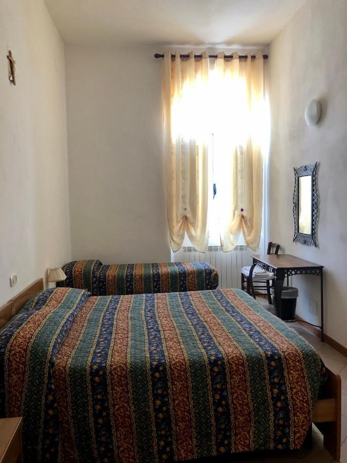 Residenza Pitigliano Gens Petilia - Nuova Gestione Otel Dış mekan fotoğraf