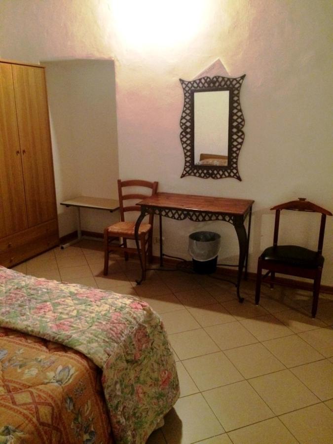 Residenza Pitigliano Gens Petilia - Nuova Gestione Otel Dış mekan fotoğraf