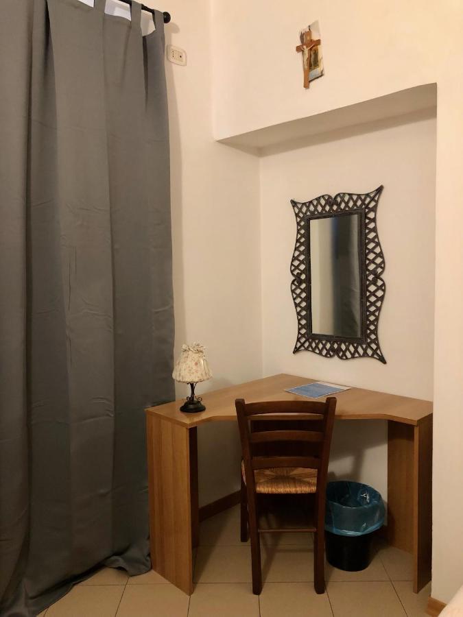 Residenza Pitigliano Gens Petilia - Nuova Gestione Otel Dış mekan fotoğraf