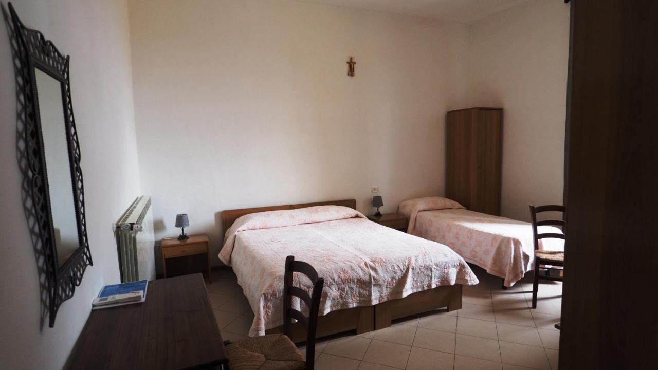 Residenza Pitigliano Gens Petilia - Nuova Gestione Otel Dış mekan fotoğraf