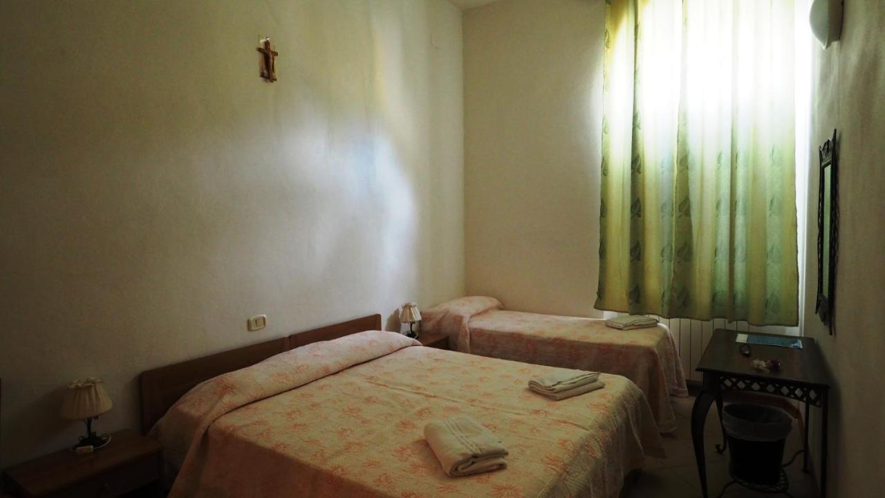 Residenza Pitigliano Gens Petilia - Nuova Gestione Otel Dış mekan fotoğraf